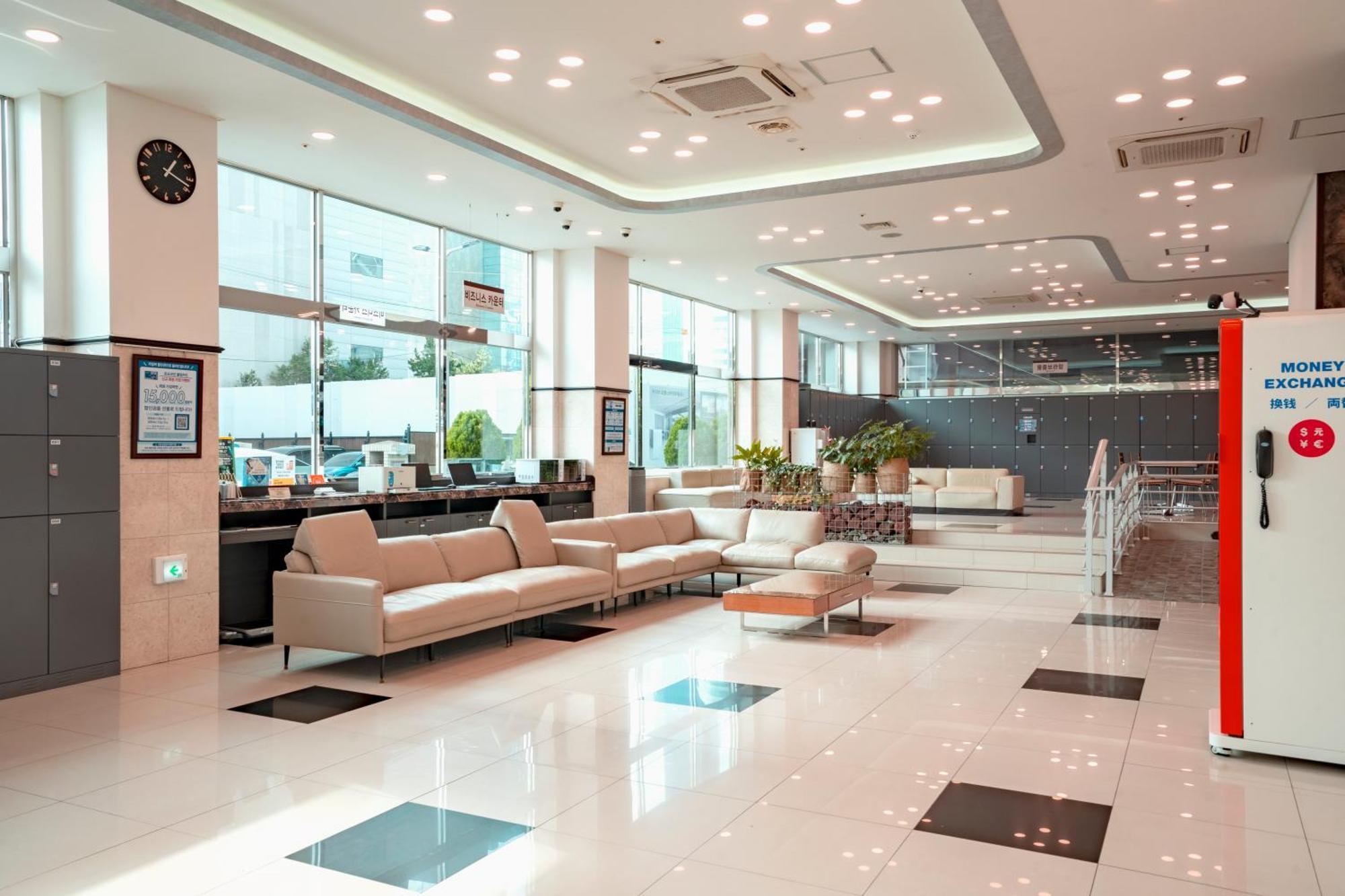 Toyoko Inn Busan Haeundae 2 Екстер'єр фото